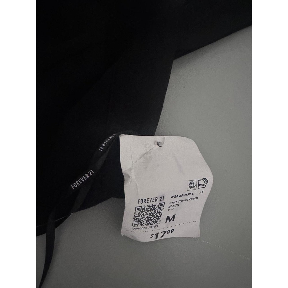Forever 21 Black Crop Top‎ with Wide Straps - Picture 2 of 3